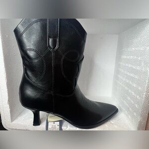 Universal Thread Black Pointed Toe Western Kitten Heel Boot